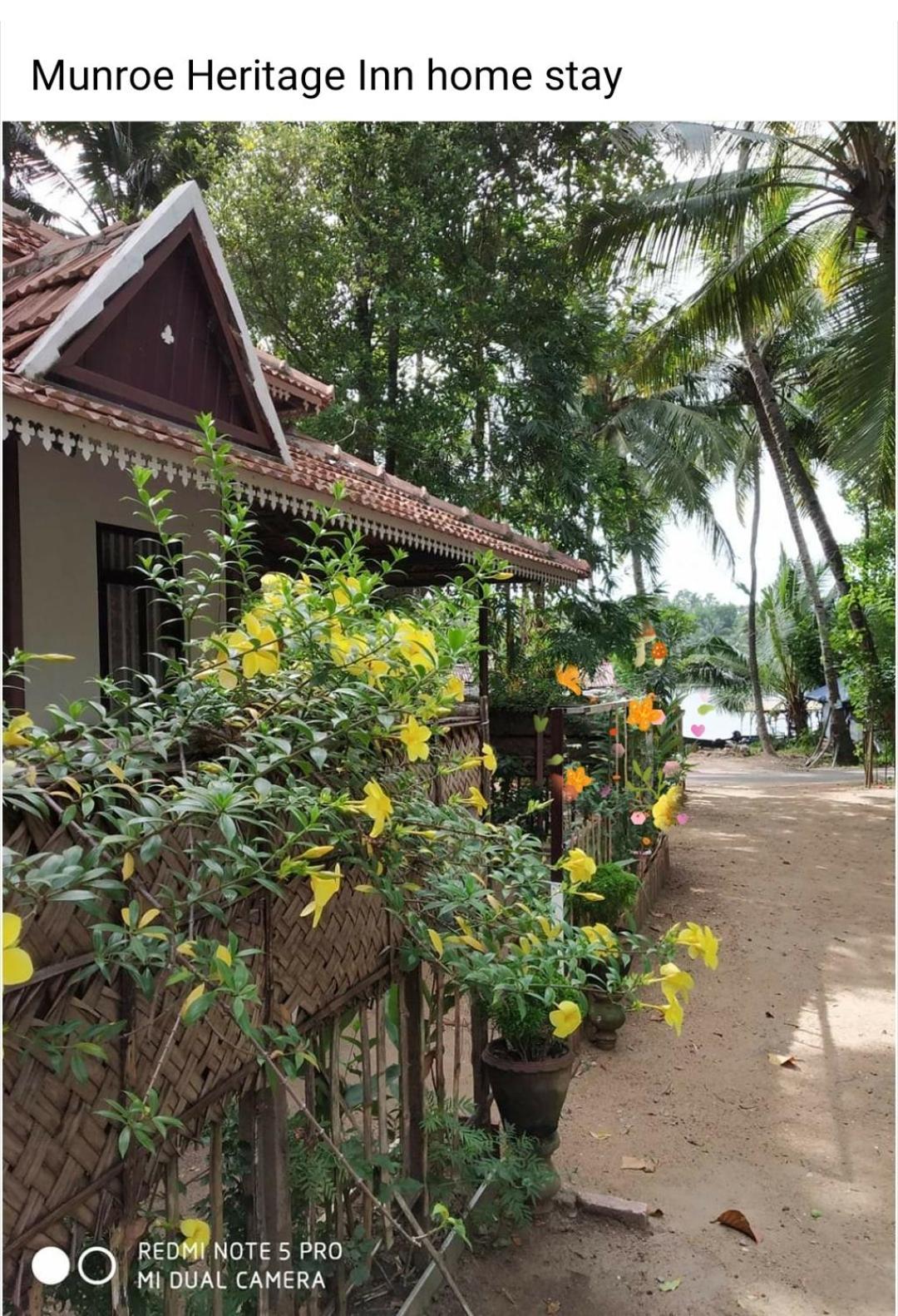 Munroe Heritage Inn Mundrothuruth Buitenkant foto